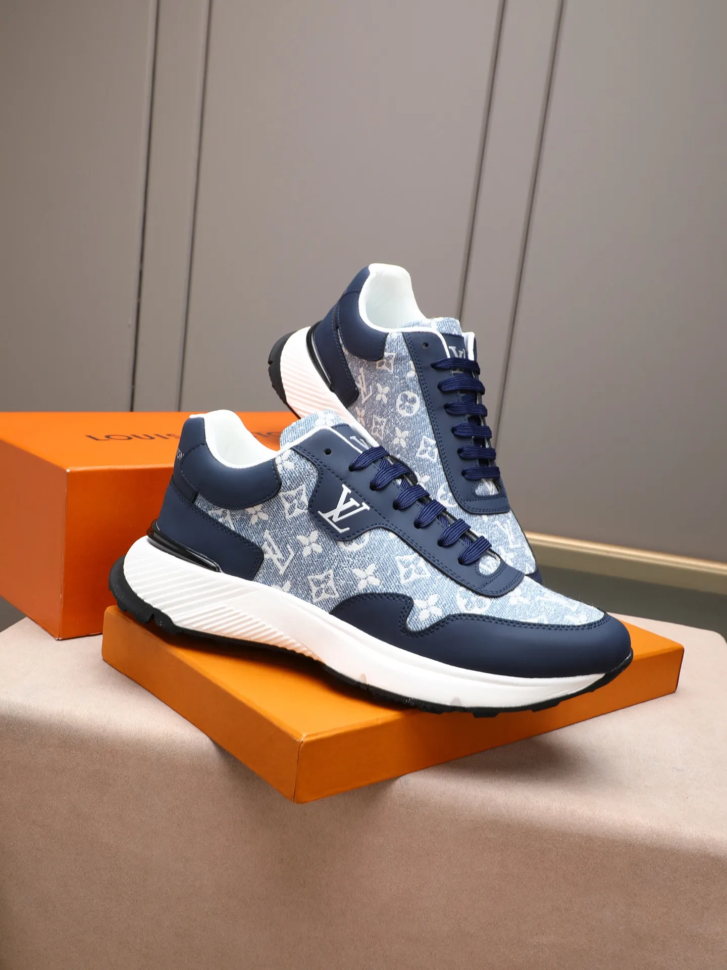 Men's shoes 💰460 Brand: LOUIS VUITTON Louis Vuitton LV Size: 38 39 40 41 42 43 44 (45 customized) Fabric: original cowhide cowhide 🔸Inside of: mesh 🔺Sole: counter foam outsole